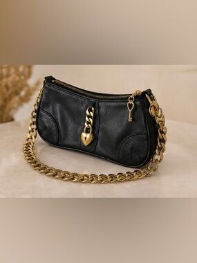 Wilsons Leather Maxima Y2K Black Leather Mini Shoulder Bag Heart Gold Chain Purs